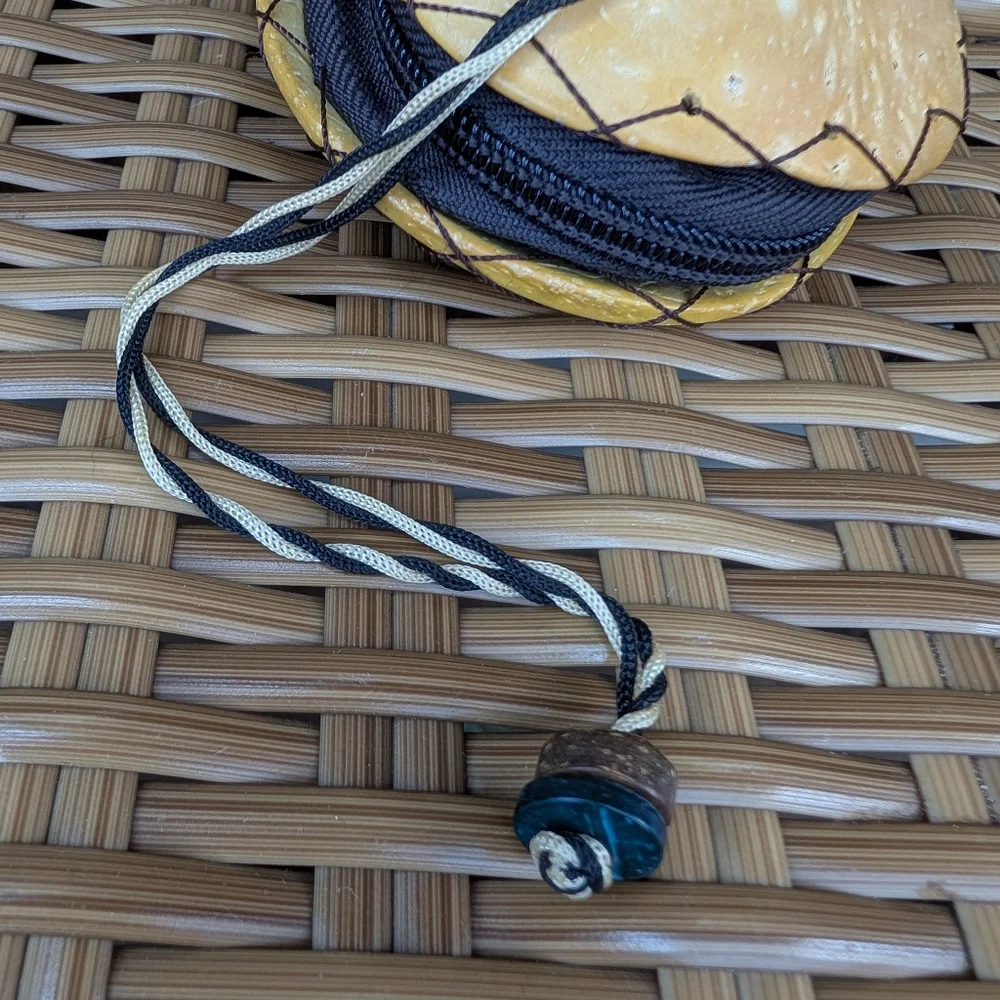 Handmade Coconut Shell Wristlet Pouch Floral Leaf Beads Asian Small - Picture 12 of 12